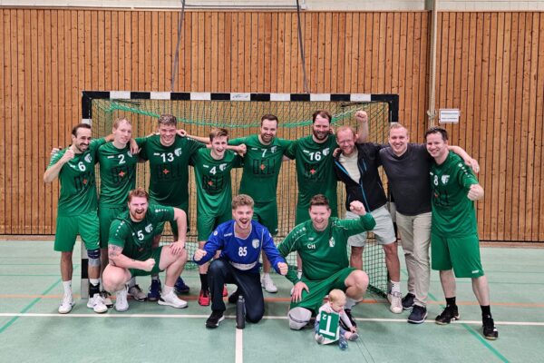 3. Herren im Tor versammelt